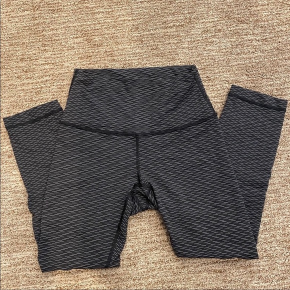 lululemon athletica Pants - Lululemon Wunder Under Crop Capri Legging, size 4